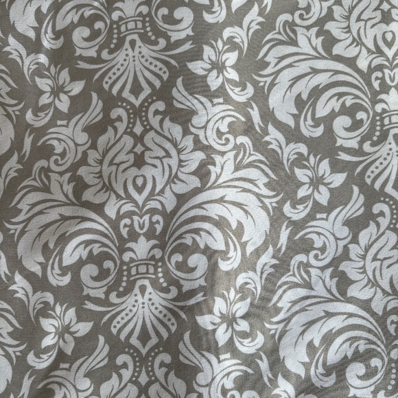 King Fitted Sheet only in Gray & White Damask - NWT/NIP - Picture 3 of 5